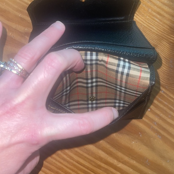Burberrys Black Pebbled Leather Plaid Interior Zip Tri-Fold Snap Compact Wallet - Picture 7 of 12
